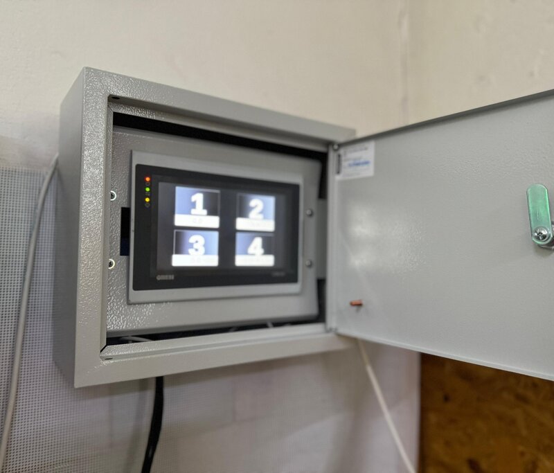 Посты розлива ПАР-4 с заборными головками и блоком управления на четыре линии